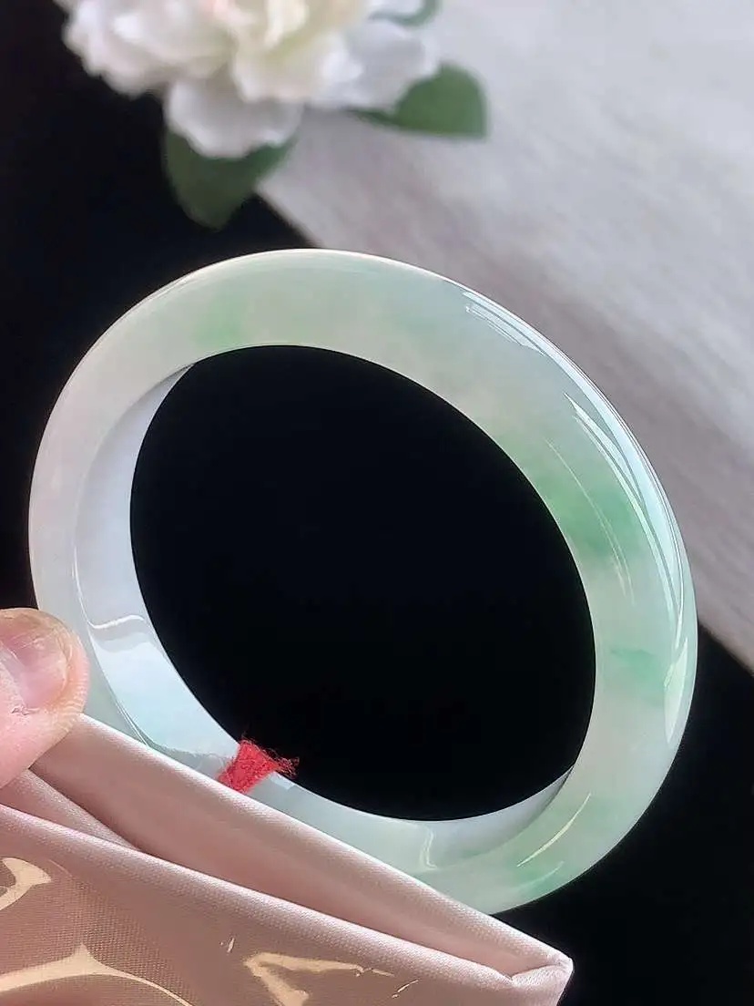 a货翡翠老坑冰种飘绿正装正圈手镯53-54圈口  尺寸53×11.8×7.5mm 1116