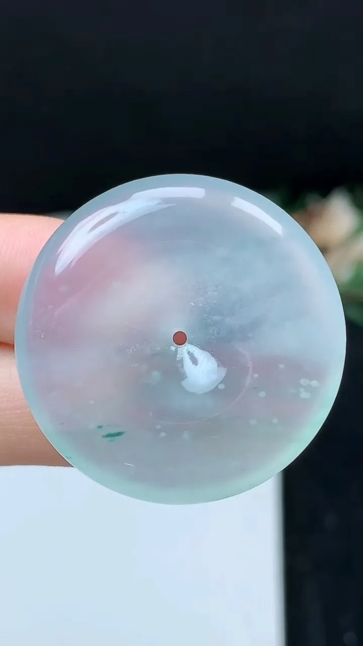 天然A货翡翠飘花平安扣吊坠，尺寸31.8-6，重量:12.84g
11月16日