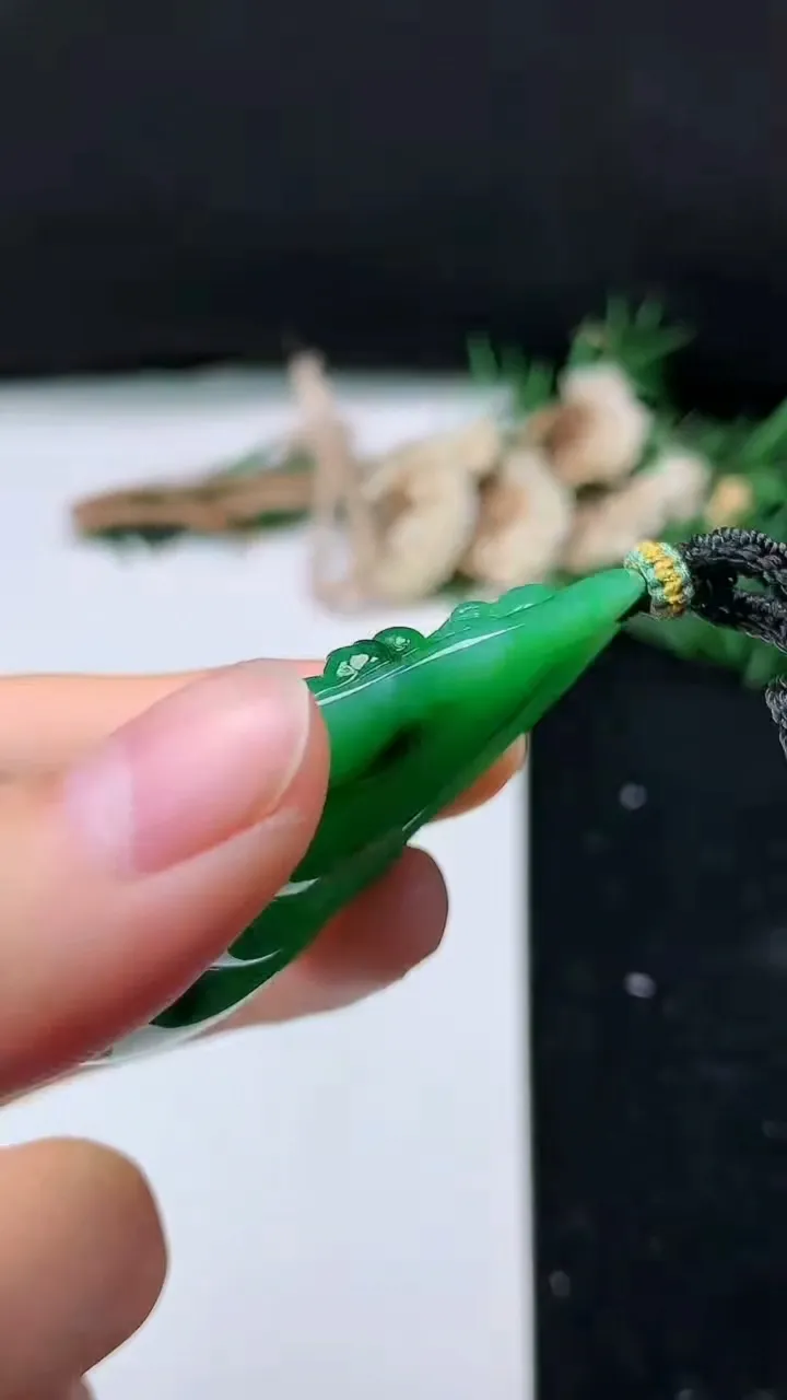 天然A货翡翠逍遥佛吊坠，尺寸51-31.4-10，重量:29.14g
11月16日