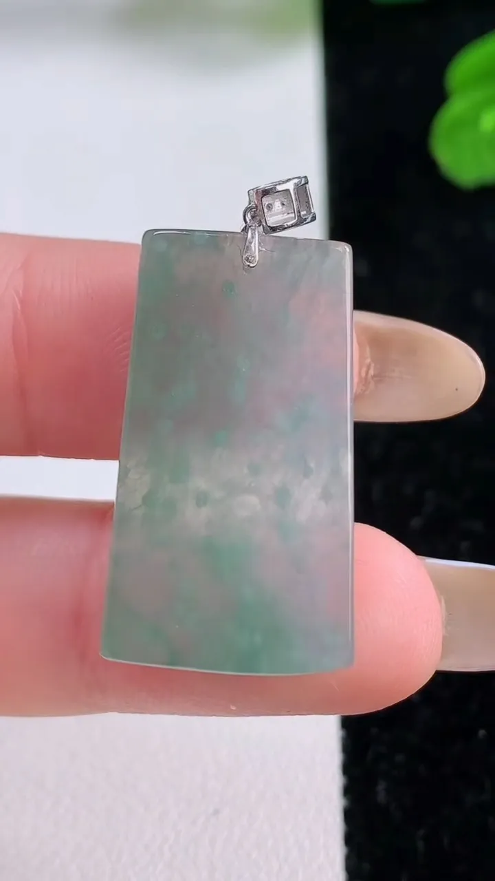 天然A货翡翠梅花鹿吊坠，尺寸28-16-4.8，重量:6.38g
11月17日