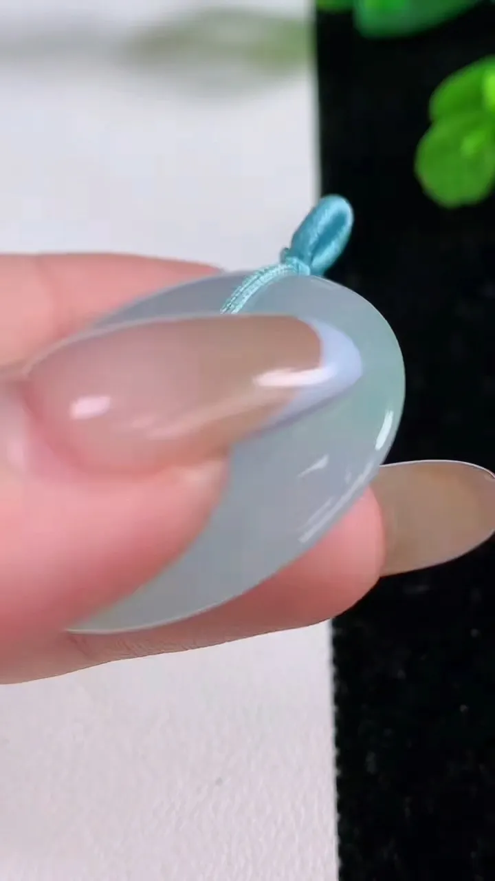 天然A货翡翠平安扣吊坠，尺寸34.6-5，重量:13.47g
11月17日