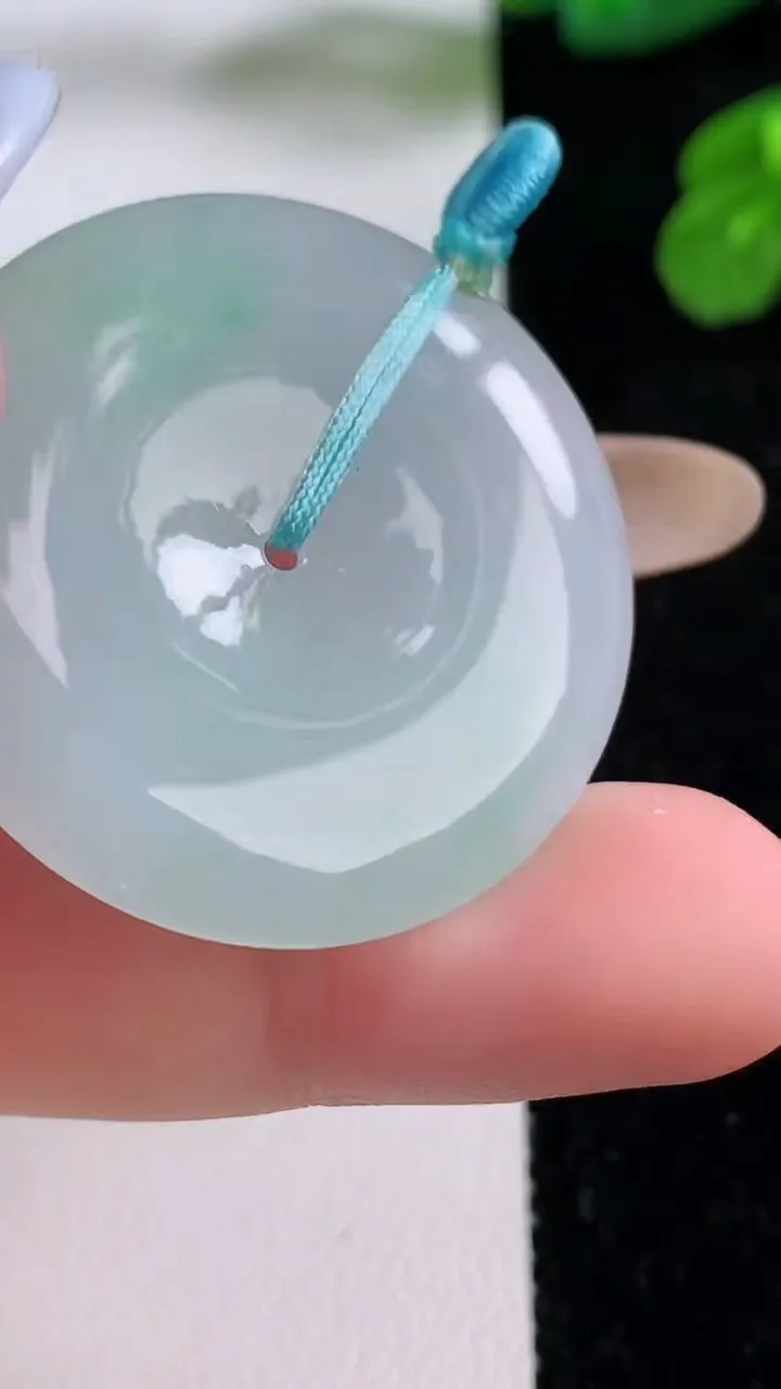 天然A货翡翠平安扣吊坠，尺寸34.6-5，重量:13.47g
11月17日