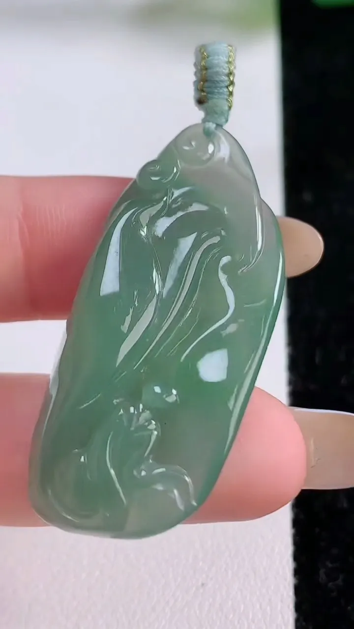 天然A货翡翠悟道吊坠，尺寸41.3-20.6-7.8，重量:11.00g
11月17日