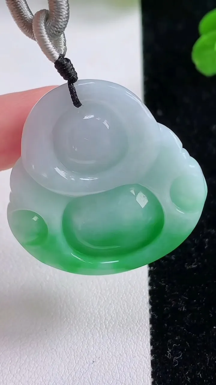 天然A货翡翠佛公吊坠，尺寸35.2-35-10.8，重量:23.89g
11月17日