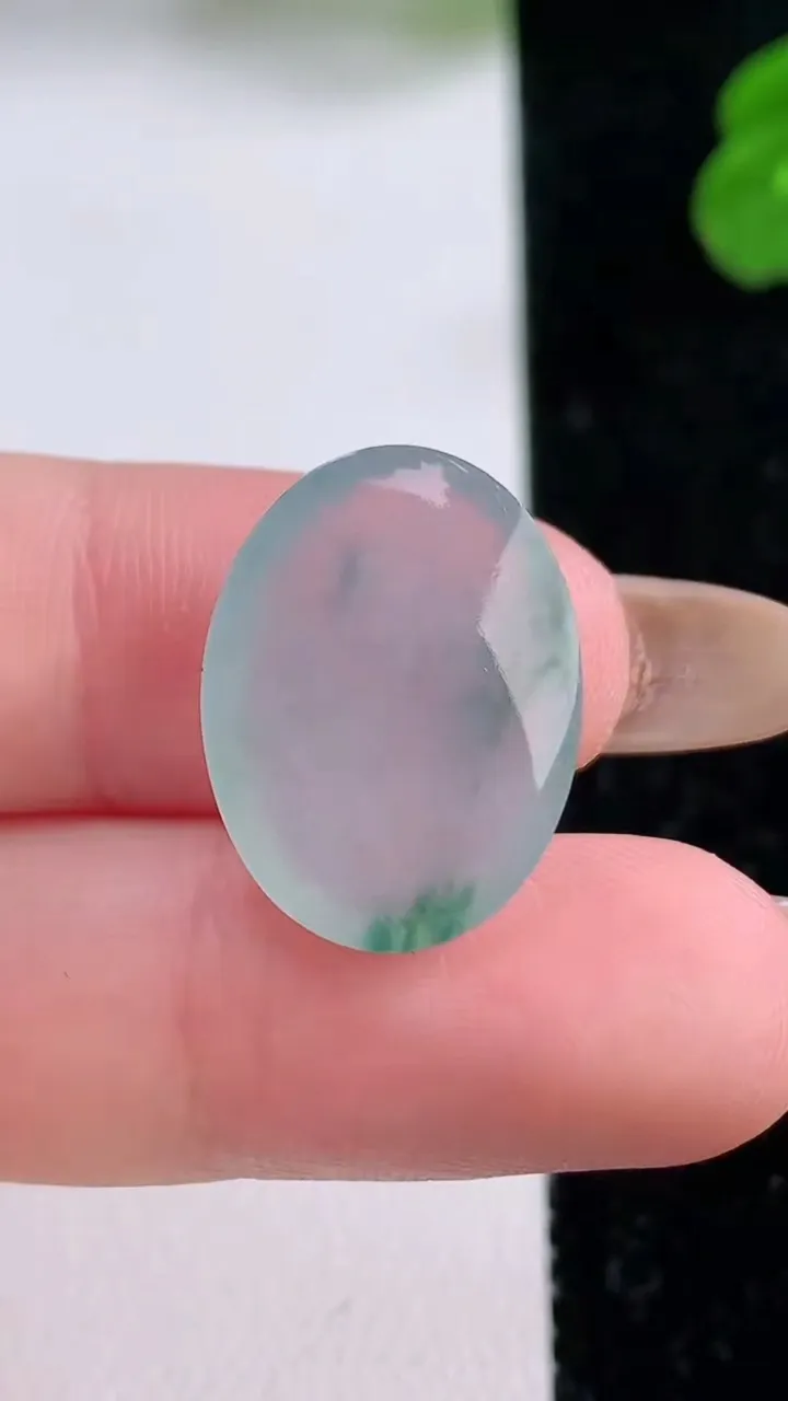 天然A货翡翠冰种飘花蛋面镶嵌件，尺寸19.3-14.8-5.4，重量:3.00g
11月17日