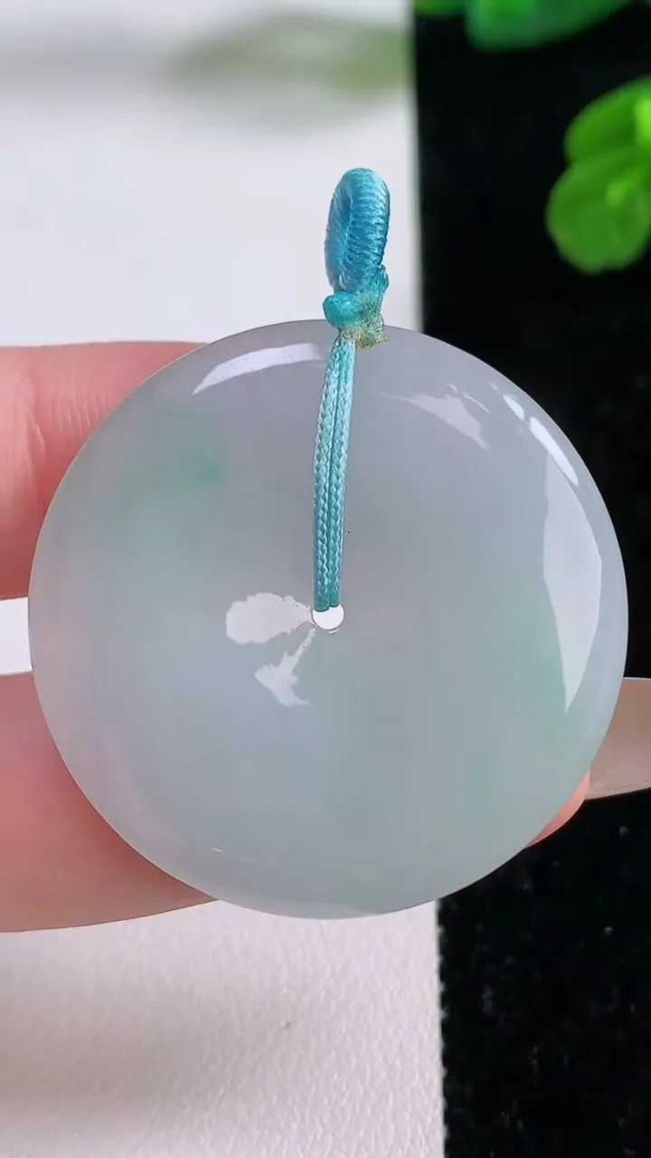 天然A货翡翠平安扣吊坠，尺寸34.6-5，重量:13.47g
11月17日