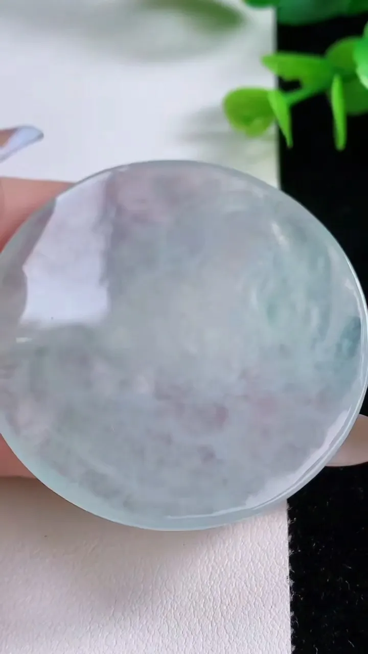 天然A货翡翠普贤菩萨吊坠，尺寸49-5，重:25.76g
11月17日