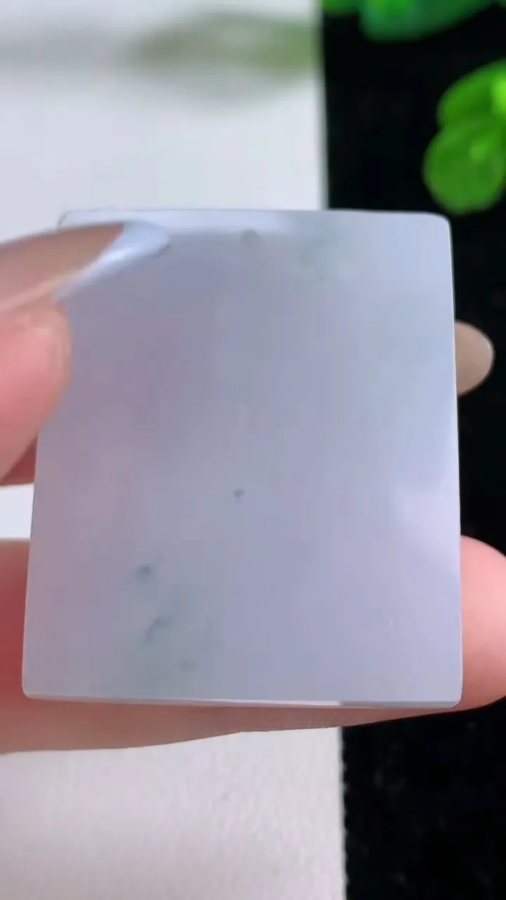 天然A货翡翠紫罗兰飘花无事牌吊坠，尺寸36-30-5.5，重量:19.58g
11月17日