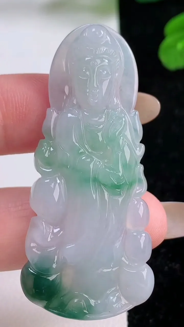 天然A货翡翠观音菩萨吊坠，尺寸53.8-23.3-4.4，重量:10.87g
11月17日