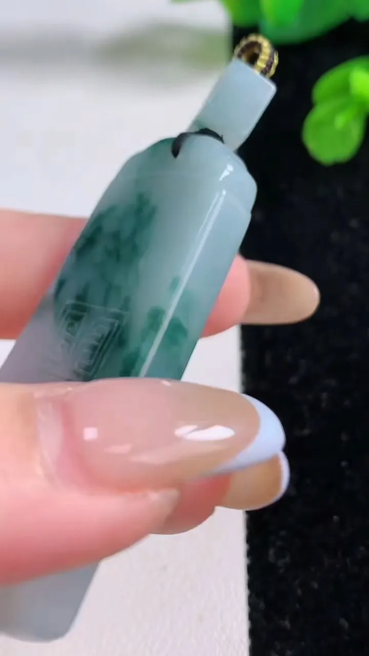 天然A货翡翠飘花仿古无事牌吊坠，尺寸56-25.6-6，重量:26.48g
11月17日