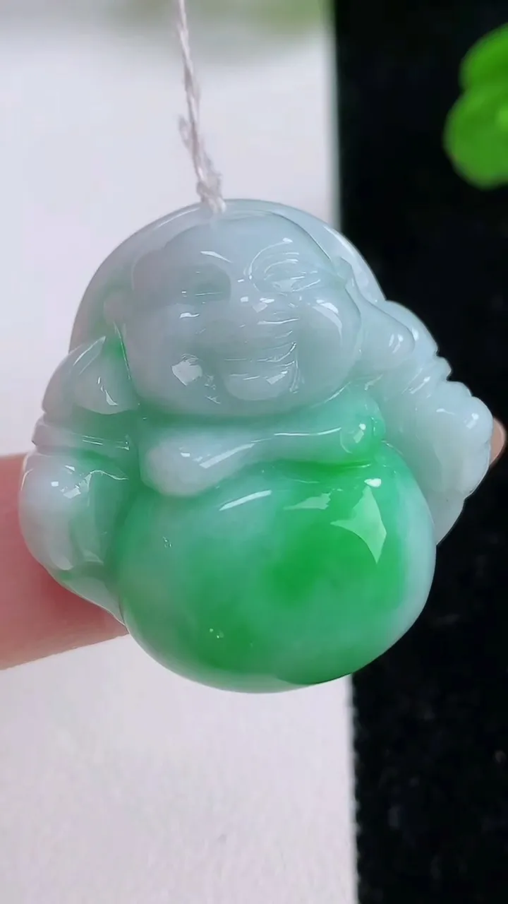 天然A货翡翠佛公吊坠，尺寸28.8-29.2-12.2，重量:17.06g
11月17日