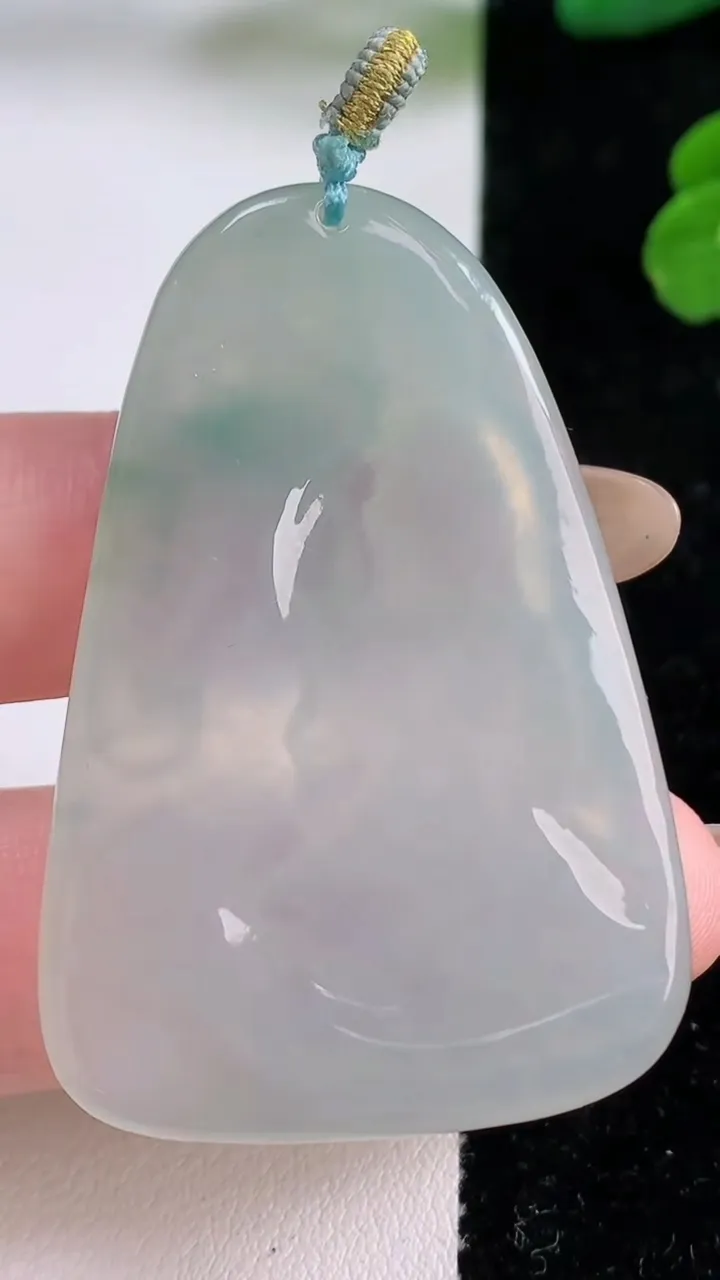 天然A货翡翠冰种飘花普贤菩萨吊坠，尺寸48.7-33-5，重量:17.86g
11月17日