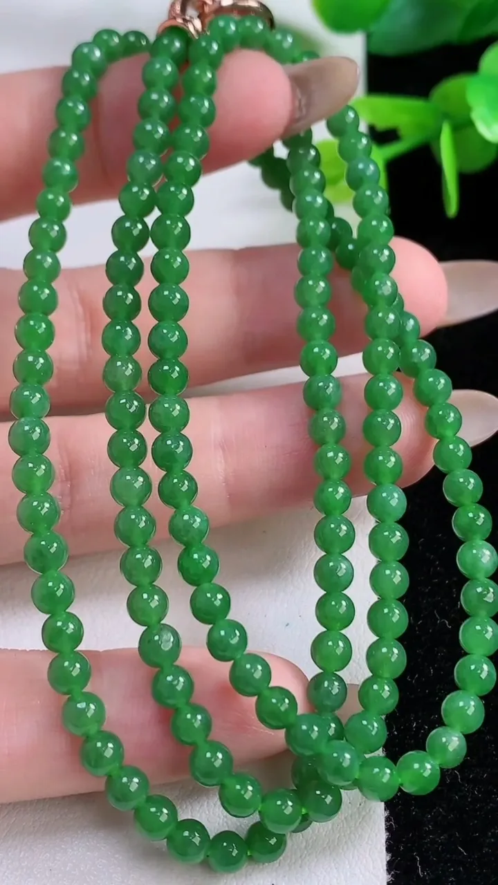 天然A货翡翠小米珠项链，尺寸4-148颗，重:17.76g11月17日
工厂直销收藏佳品,种好水足，色泽均匀，有种有色，上手高大气！