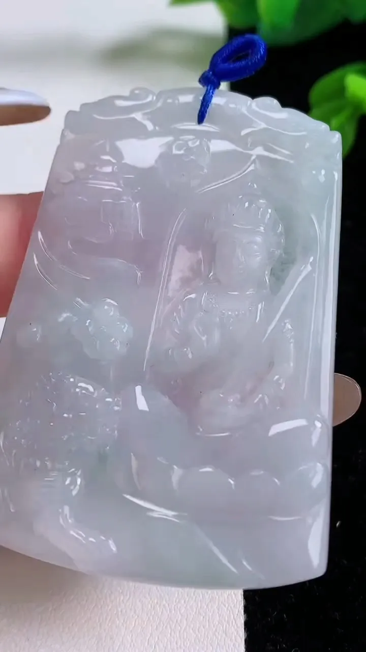 天然A货翡翠文殊菩萨吊坠，尺寸60.5-42.4-4.8，重量:25.62g
11月17日