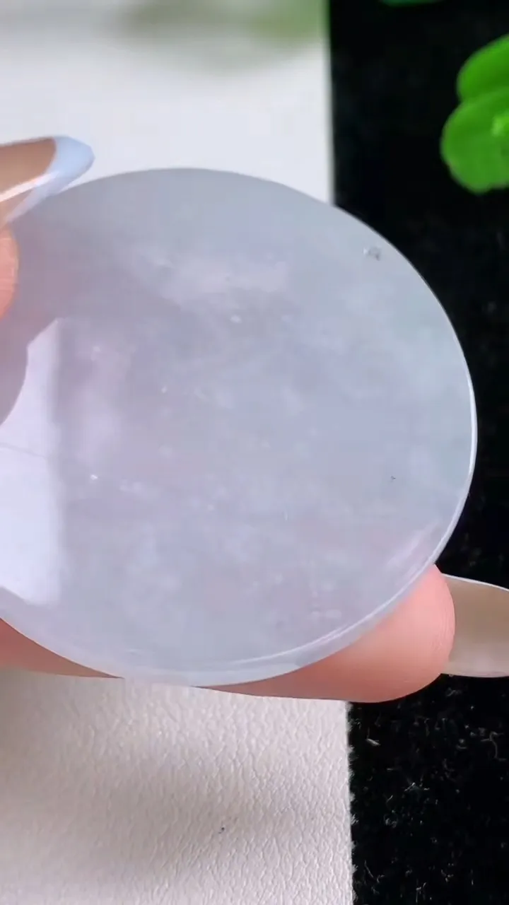 天然A货翡翠无事牌吊坠，尺寸43.3-3.8，重量:19.12g
11月17日