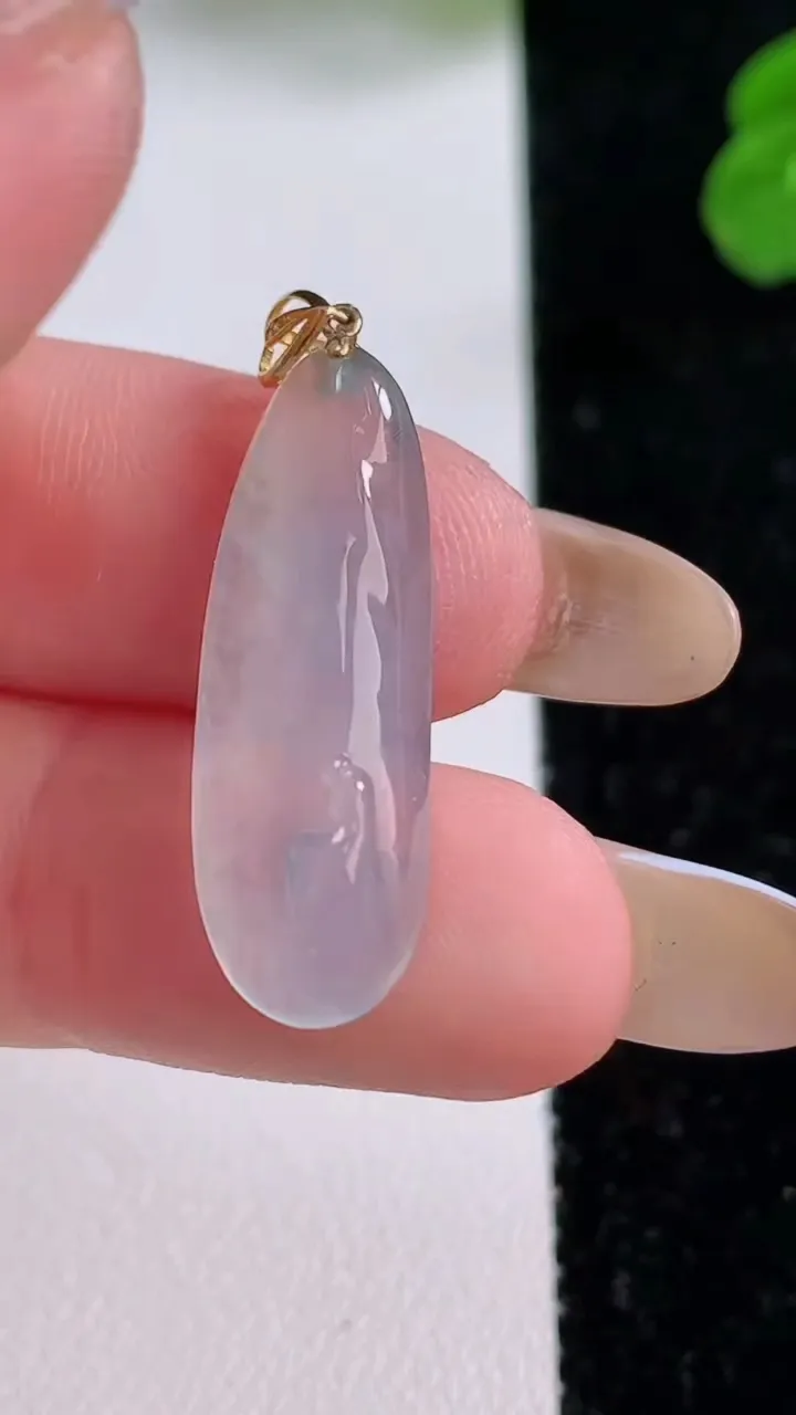 天然A货翡翠种飘花悟道吊坠，尺寸27-8.7-4.9，重量:2.14g
11月17日