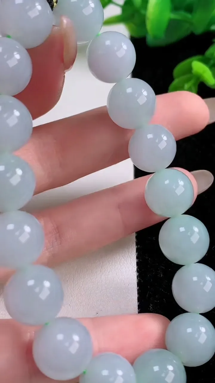 天然A货翡翠圆珠手串，尺寸12-17颗，重量:51.67g11月17日
工厂直销收藏佳品,种好水足，