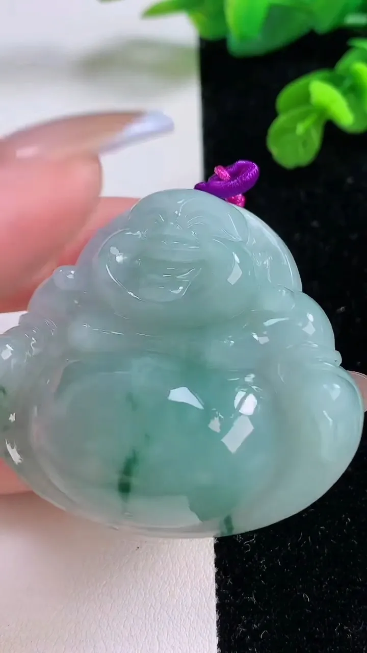 天然A货翡翠飘花佛公吊坠，尺寸45-50-12，重量:41.77g
11月17日