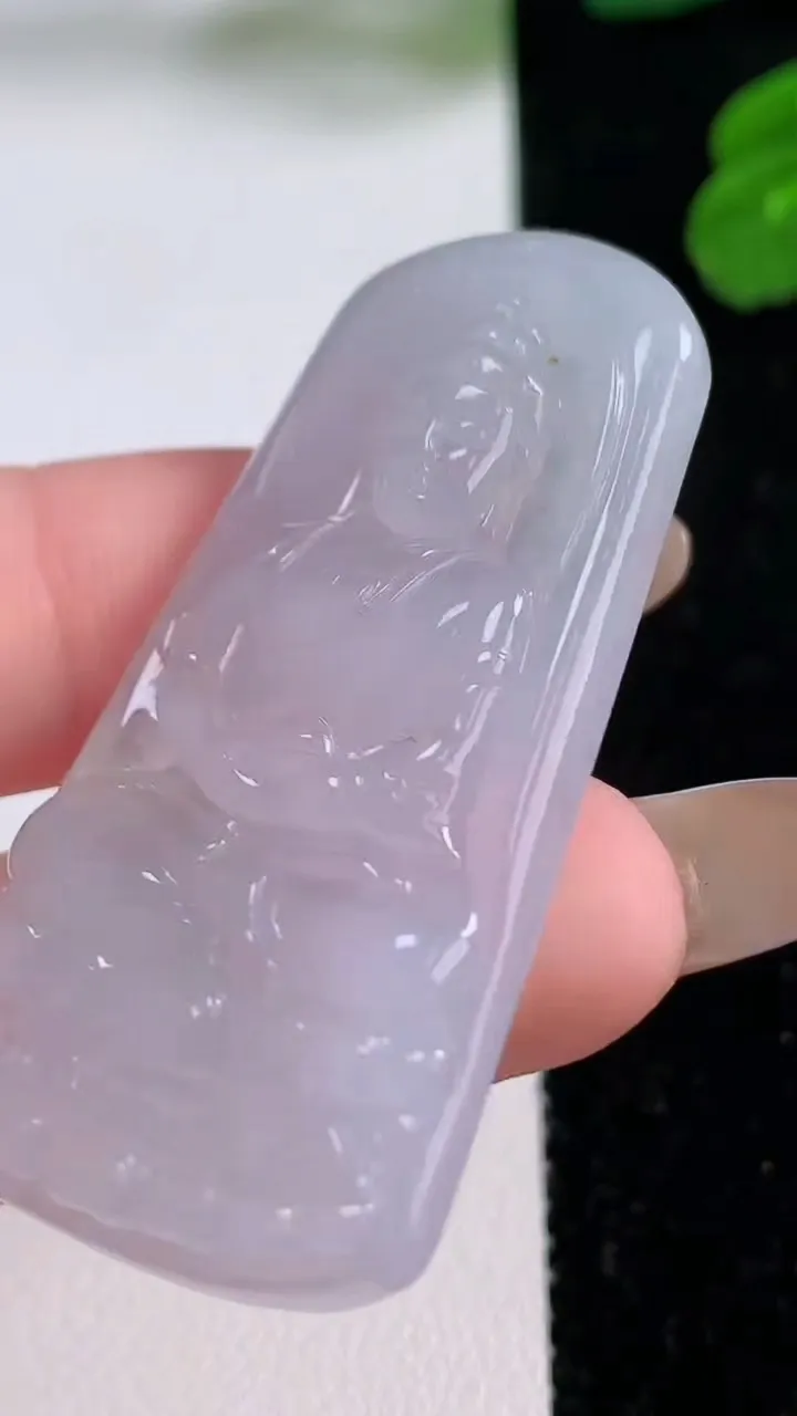 天然A货翡翠大日如来吊坠，尺寸48.8-25-5.5，重量:14.32g
11月17日