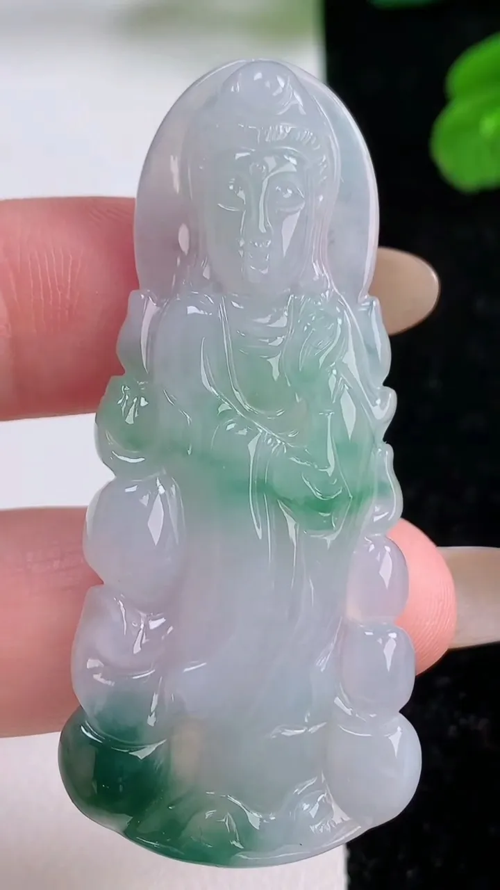 天然A货翡翠观音菩萨吊坠，尺寸53.8-23.3-4.4，重量:10.87g
11月17日