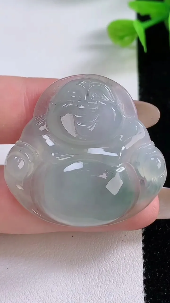 天然A货翡翠冰种飘花佛公吊坠，尺寸34.2-36-7.2，重:11.70g
11月17日