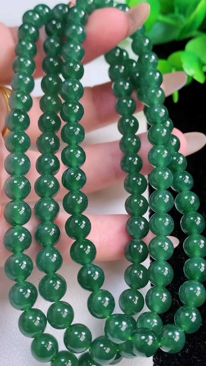 天然A货翡翠圆珠项链，尺寸6.6-108颗，重:56.96g
11月17日