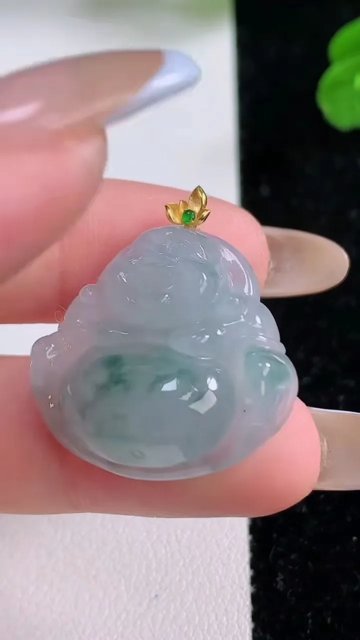 天然A货翡翠18K金飘花佛公吊坠，尺寸24.8-26.3-7.7，重量:7.34g
11月17日