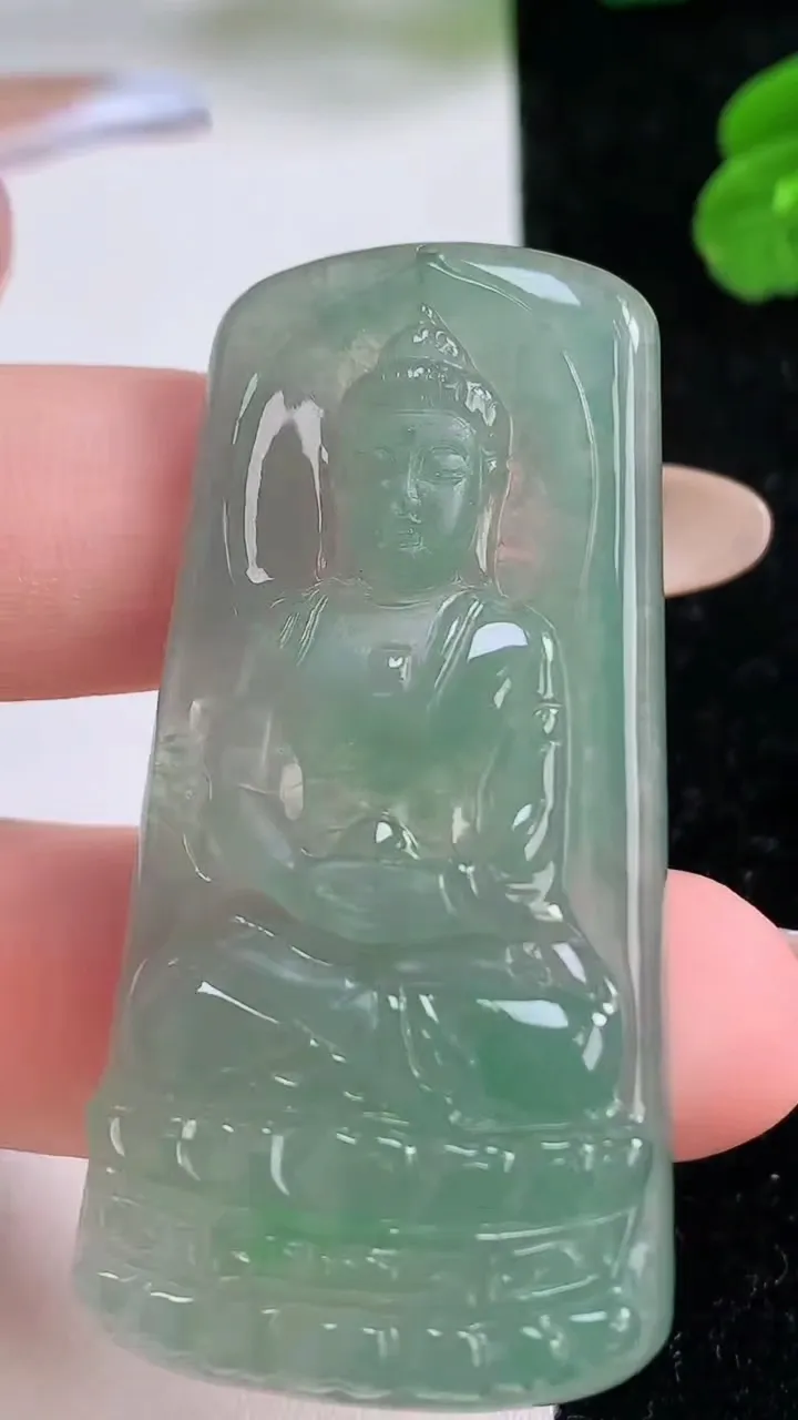 天然A货翡翠大日如来吊坠，尺寸52.7-25.7-5.8，重量:16.86g
11月17日
