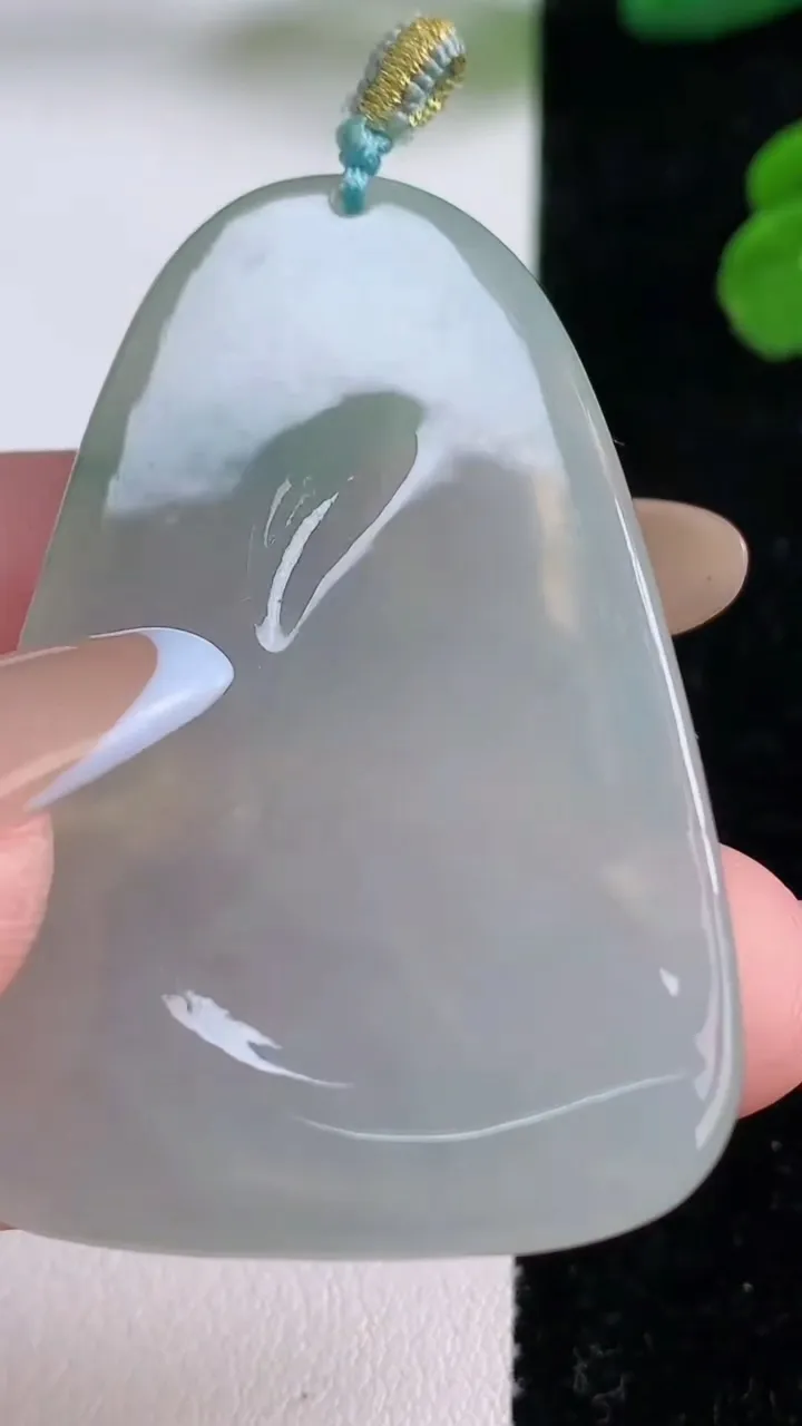 天然A货翡翠冰种飘花普贤菩萨吊坠，尺寸48.7-33-5，重量:17.86g
11月17日