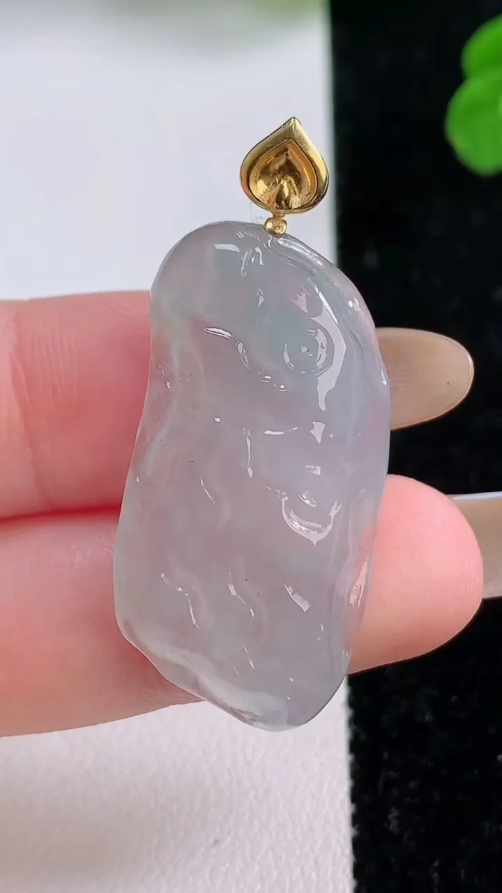 天然A货翡翠种白冰原石吊坠，尺寸32.5-16.8-6，重量:6.84g
11月17日
