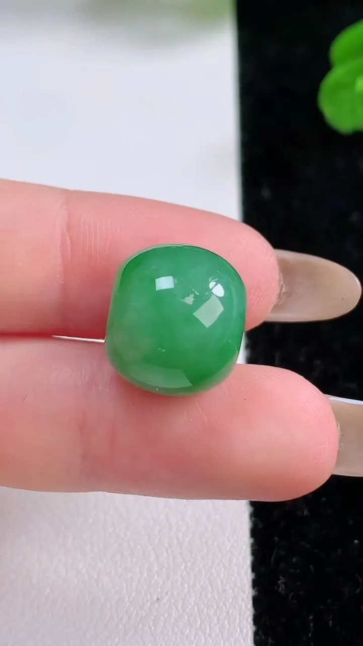 天然A货翡翠路路通吊坠，尺寸12.2-14，重量:5.02g
11月17日