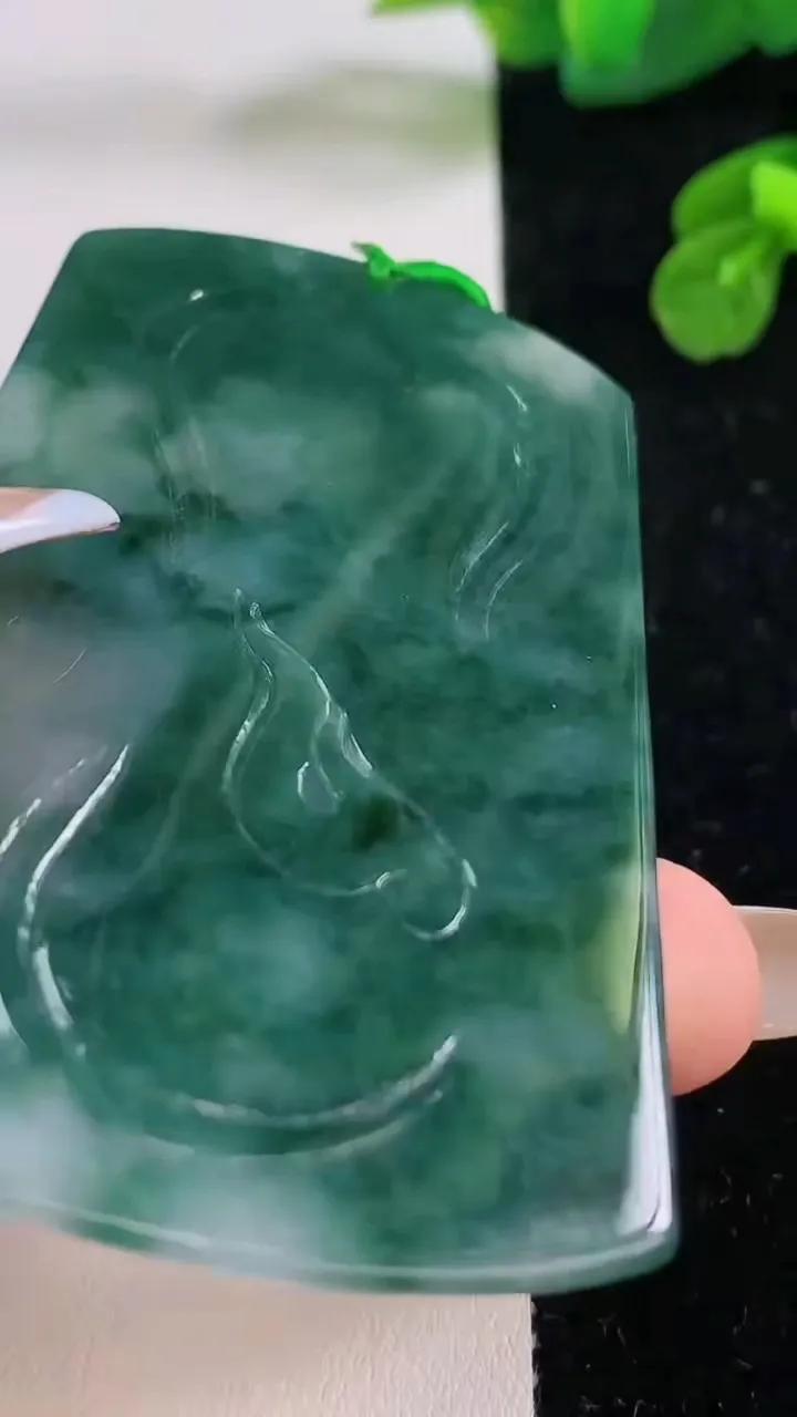 天然A货翡翠飘花御龙财神爷吊坠，尺寸67.4-43.6-4.8，重量:32.97g
11月17日