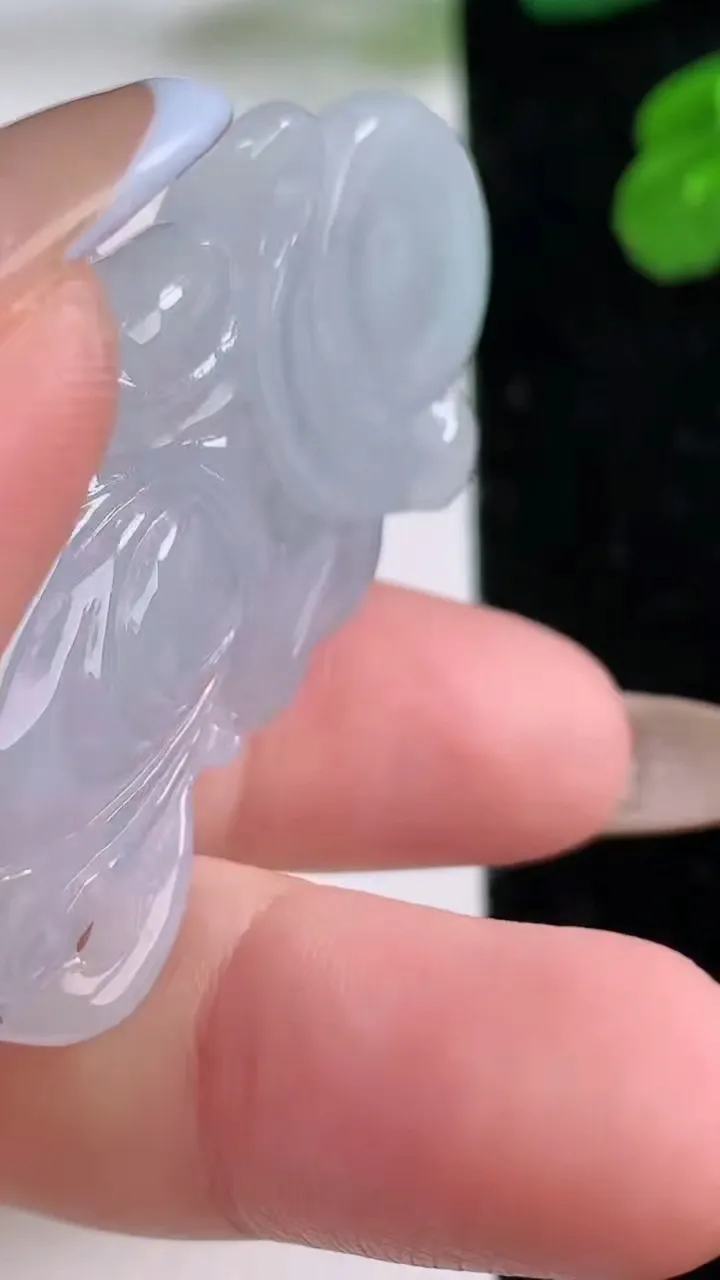 天然A货翡翠冰种飘花关公吊坠，尺寸52.6-22.6-11.7，重量:26.02g
11月17日