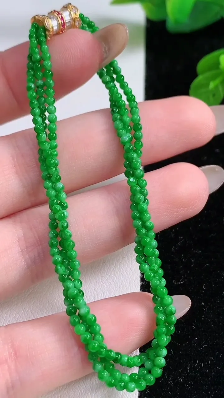 天然A货翡翠小米珠项链，尺寸2，重量:5.01g11月17日
工厂直销收藏佳品,种好水足，色泽均匀，有种有色，上手高大气！