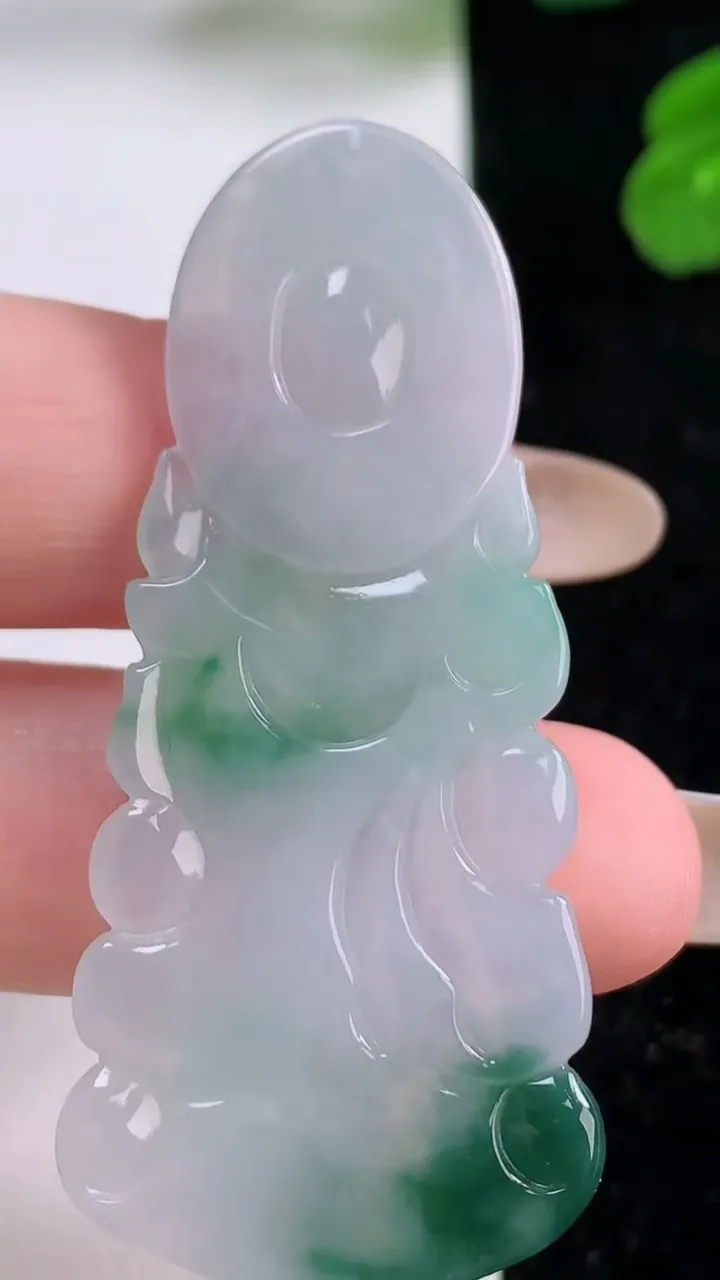 天然A货翡翠观音菩萨吊坠，尺寸53.8-23.3-4.4，重量:10.87g
11月17日