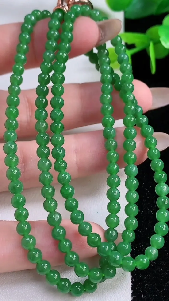天然A货翡翠小米珠项链，尺寸4-148颗，重:17.76g11月17日
工厂直销收藏佳品,种好水足，色泽均匀，有种有色，上手高大气！
