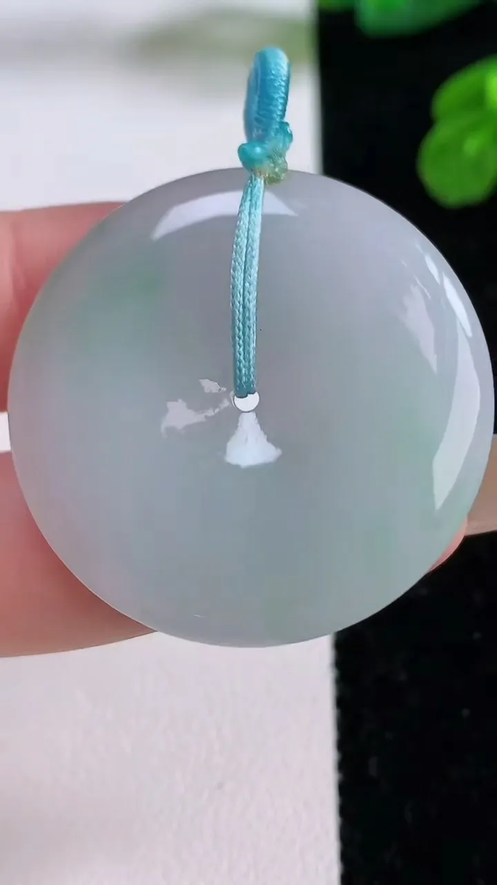 天然A货翡翠平安扣吊坠，尺寸34.6-5，重量:13.47g
11月17日