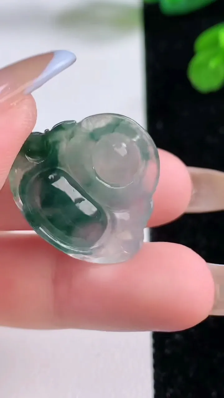 天然A货翡翠冰种飘花佛公吊坠，尺寸22-24.8-5.8，重量:4.78g
11月17日