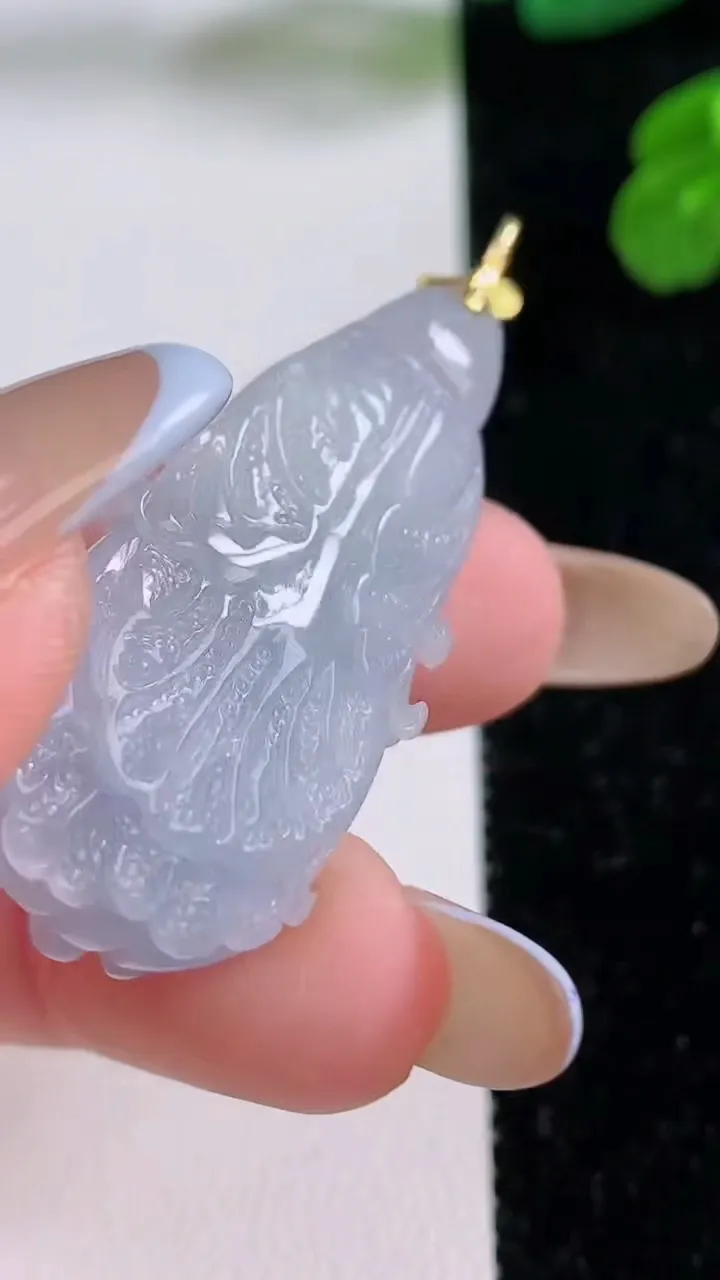 天然A货翡翠18K金紫罗兰白菜吊坠，尺寸39.2-18-8.8，重量:9.09g
11月17日