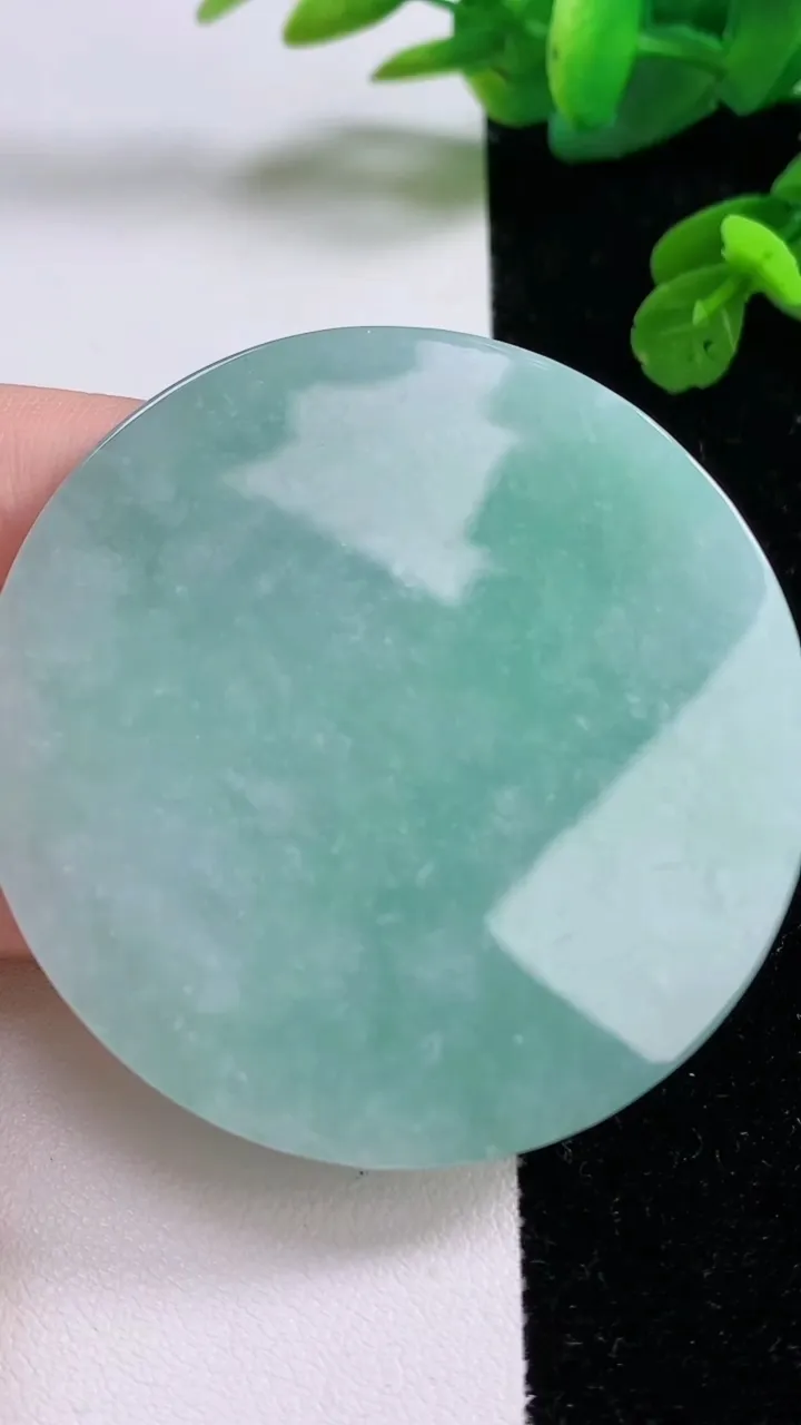 天然A货翡翠无事牌吊坠，尺寸56-5.9，重量:49.65g
11月17日