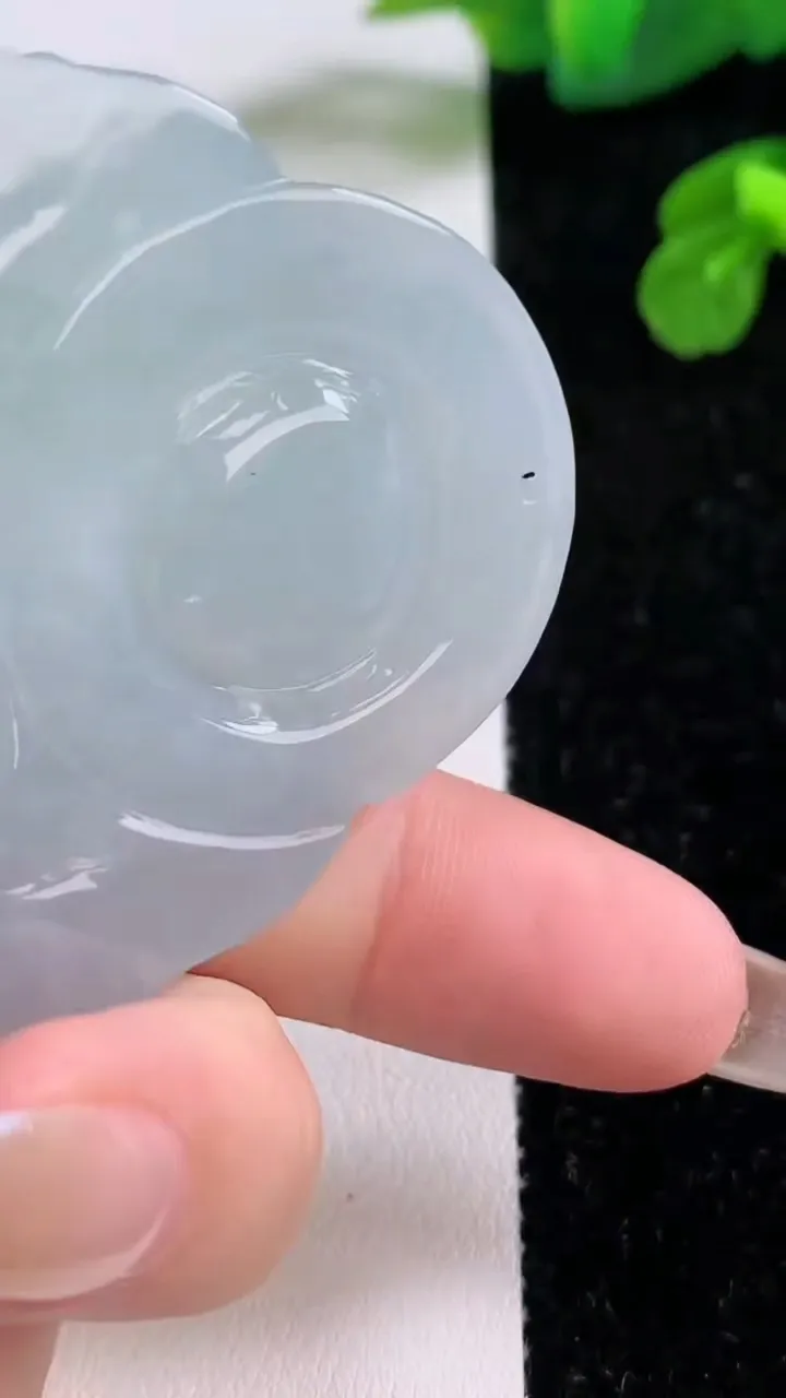 天然A货翡翠佛公吊坠，尺寸54.8-51.5-12.4，重量:55.00g
11月17日