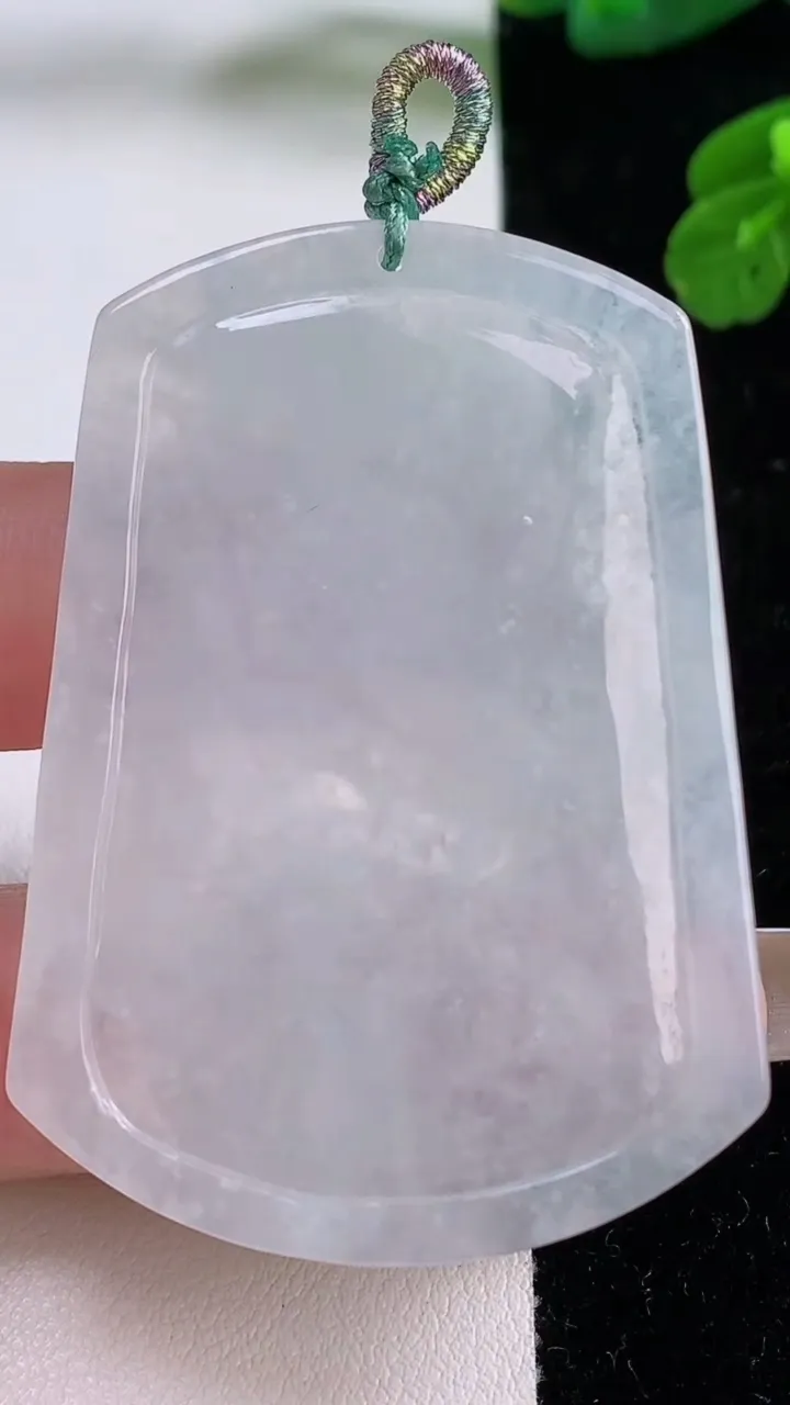 天然A货翡翠龙牌吊坠，尺寸54.5-39-4.9，重量:22.92g
11月17日