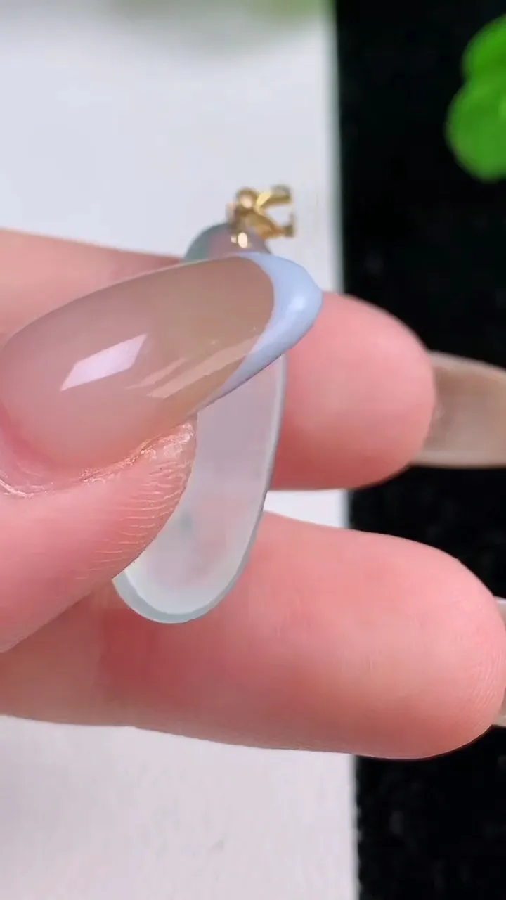 天然A货翡翠种飘花悟道吊坠，尺寸27-8.7-4.9，重量:2.14g
11月17日