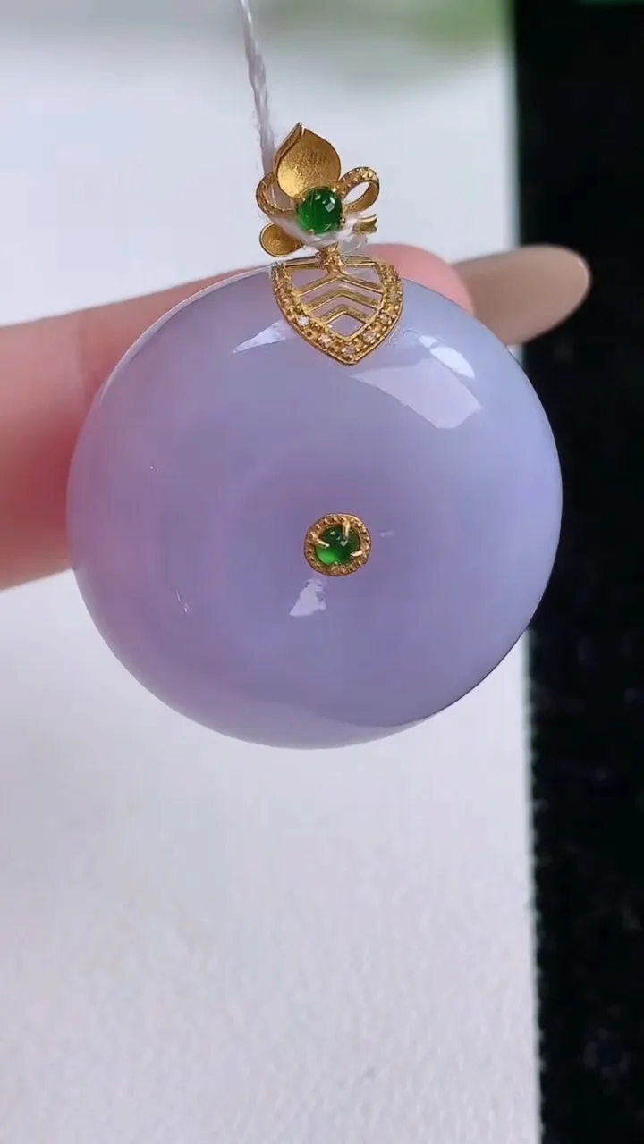 天然A货翡翠18K金紫罗兰平安扣吊坠，尺寸25-12.7，重量:17.64g
11月17日