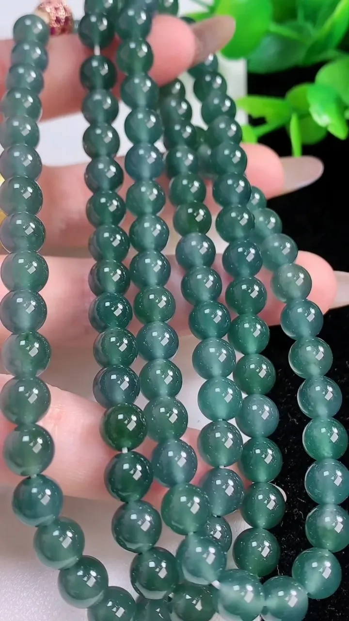 天然A货翡翠圆珠项链，尺寸7-108颗，重:63.42g
11月17日