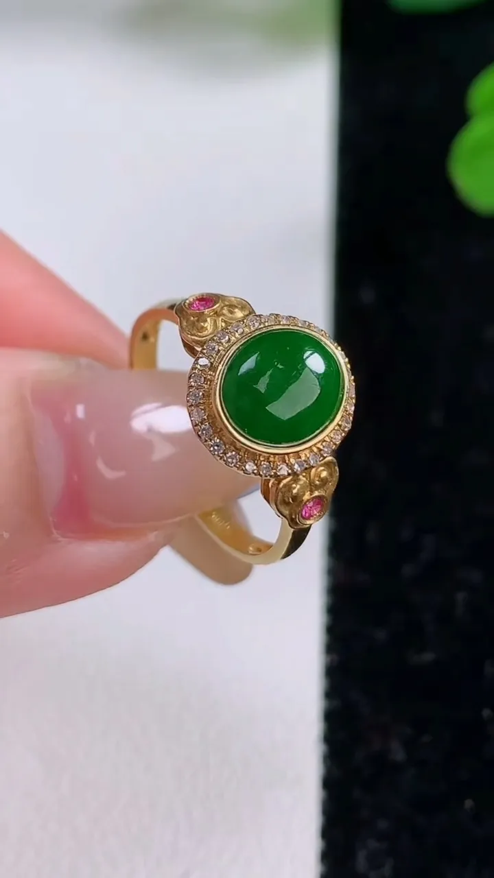 天然A货翡翠蛋面戒指，尺寸17.5-7.6-6，重量:2.50g2025年11月17日
工厂直销收藏