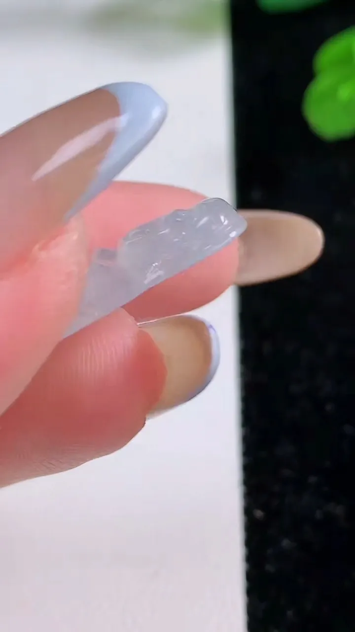 天然A货翡翠站佛 佛公吊坠，尺寸29-14.8-4.2，重量:2.91g
11月17日