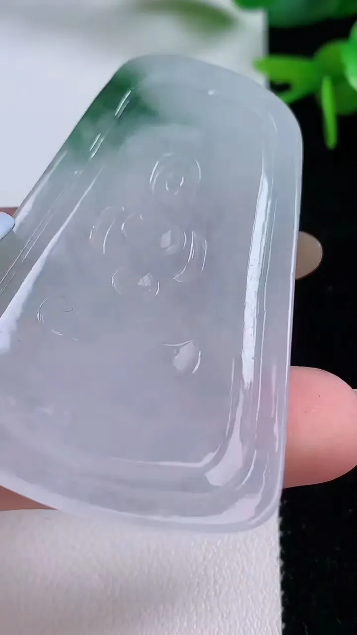 天然A货翡翠普贤菩萨吊坠，尺寸58.5-40-5.4，重:24.38g
11月17日