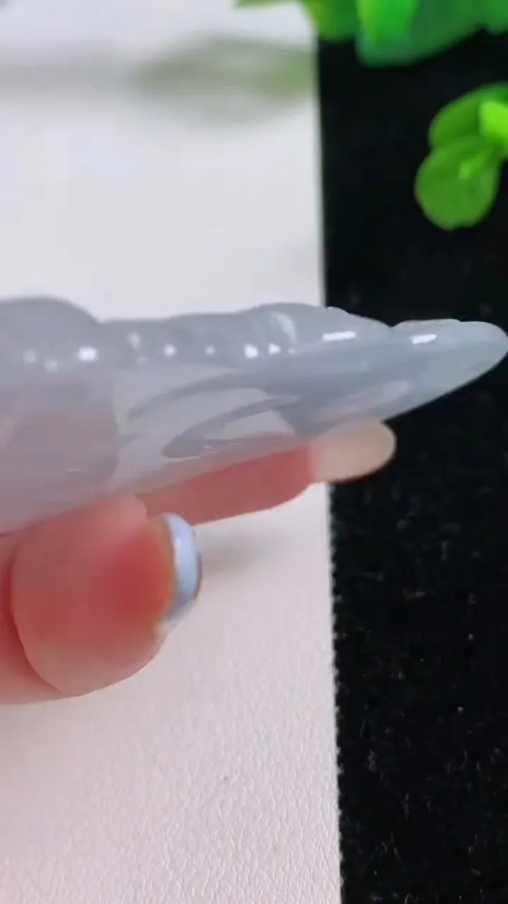 天然A货翡翠冰种飘花度母观音吊坠，尺寸64.7-41-6.3，重量:28.07g
11月17日