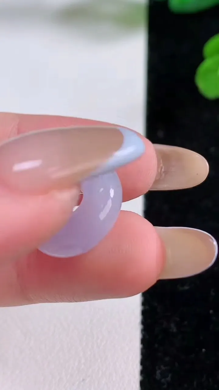 天然A货翡翠18K金紫罗兰平安环吊坠，尺寸16.2-5.2，重量:2.90g
11月17日